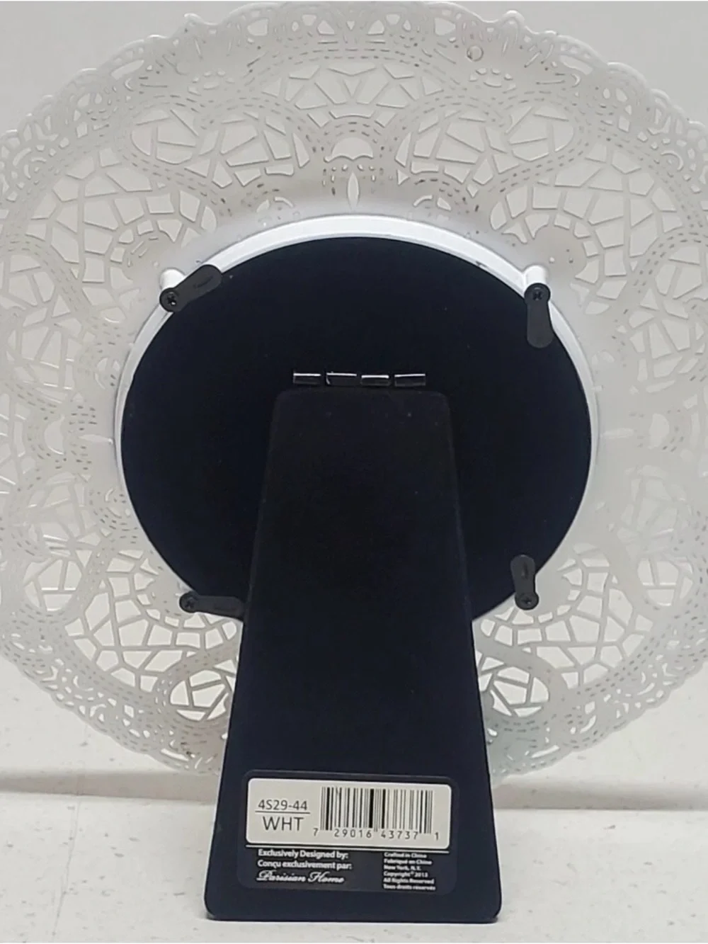 BNWT PARISIAN HOME 8” ROUND WHITE METAL LACE DESIGN PICTURE FRAME 4 x 4 OPENING